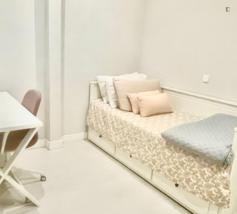 Cozy ensuite single bathroom in the Chamartín neighbourhood - Madrid - chambre - ImmoJeune