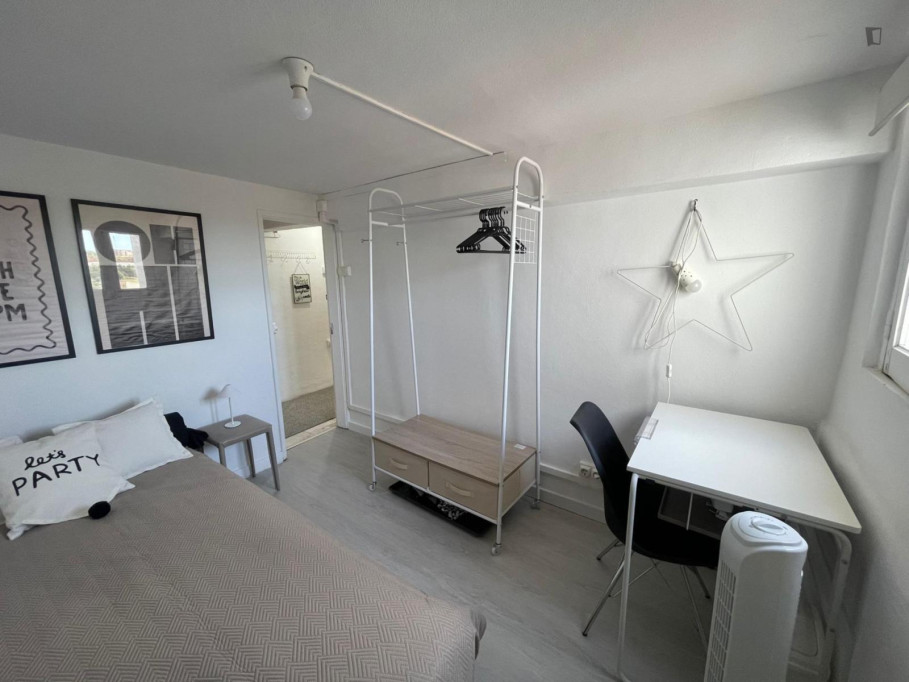 Cozy Single Bedroom close to University of Coimbra - Coimbra - chambre - ImmoJeune