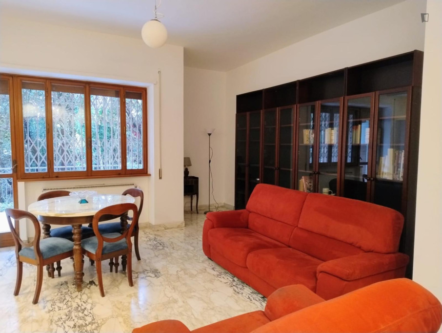 Cozy 1-Bedroom Apartment in Rome  - Rome - chambre - ImmoJeune