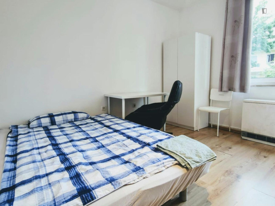 Welcoming single bedroom near Dortmund Germania station - Dortmund - chambre - ImmoJeune