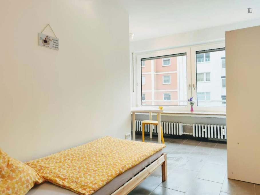 Comfy single bedroom near Dortmund Stadthaus metro - Dortmund - chambre - ImmoJeune