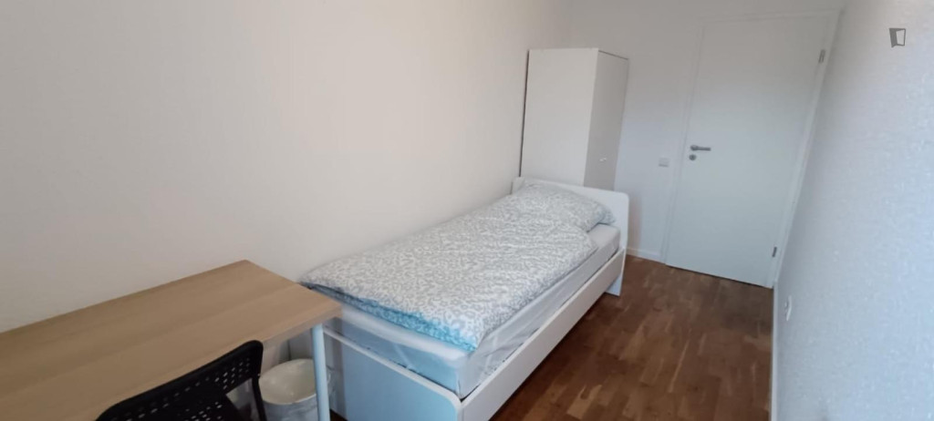Neat single bedroom near Dortmund Stadthaus metro - Dortmund - chambre - ImmoJeune