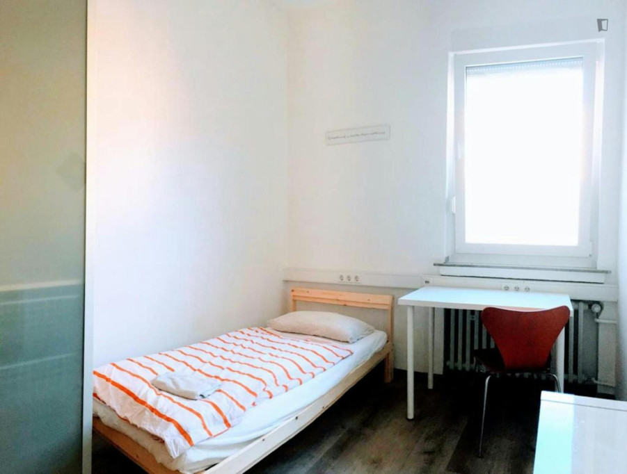 Neat single bedroom near Dortmund Stadthaus station - Dortmund - chambre - ImmoJeune