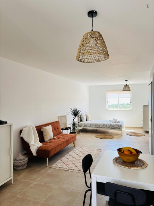 Fascinating Studio close to Albarquel Park - Setubal - chambre - ImmoJeune