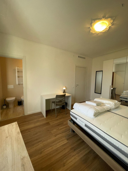 Cosy Ensuite Double Bedroom, near Treviso city centre - Treviso - chambre - ImmoJeune