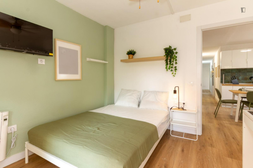 Appealing single bedroom with balcony - Madrid - chambre - ImmoJeune