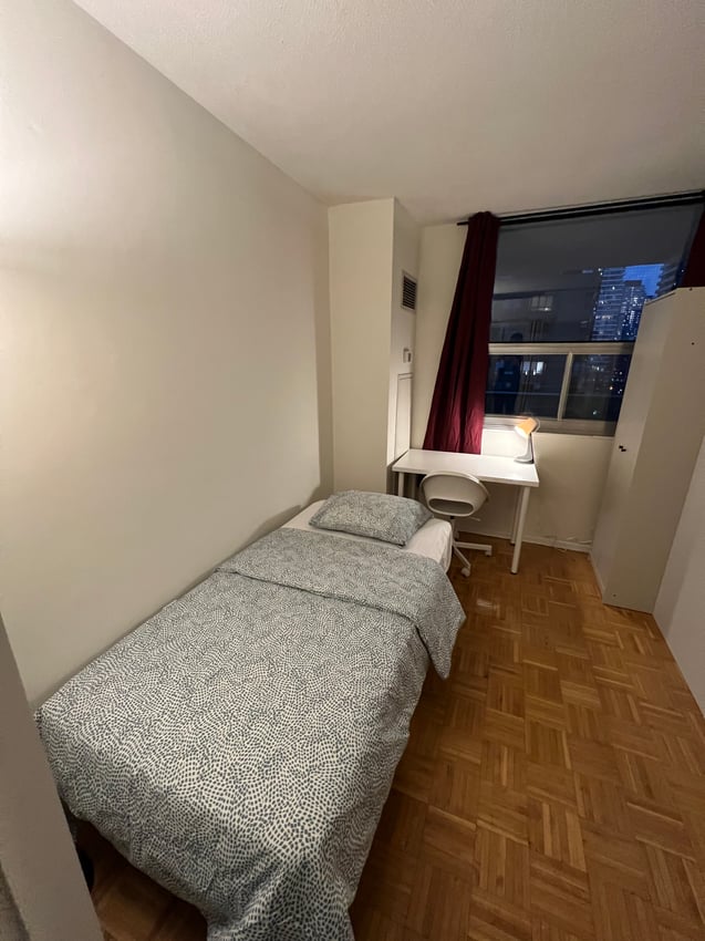 Flex Room - Carlton St & Homewood Ave