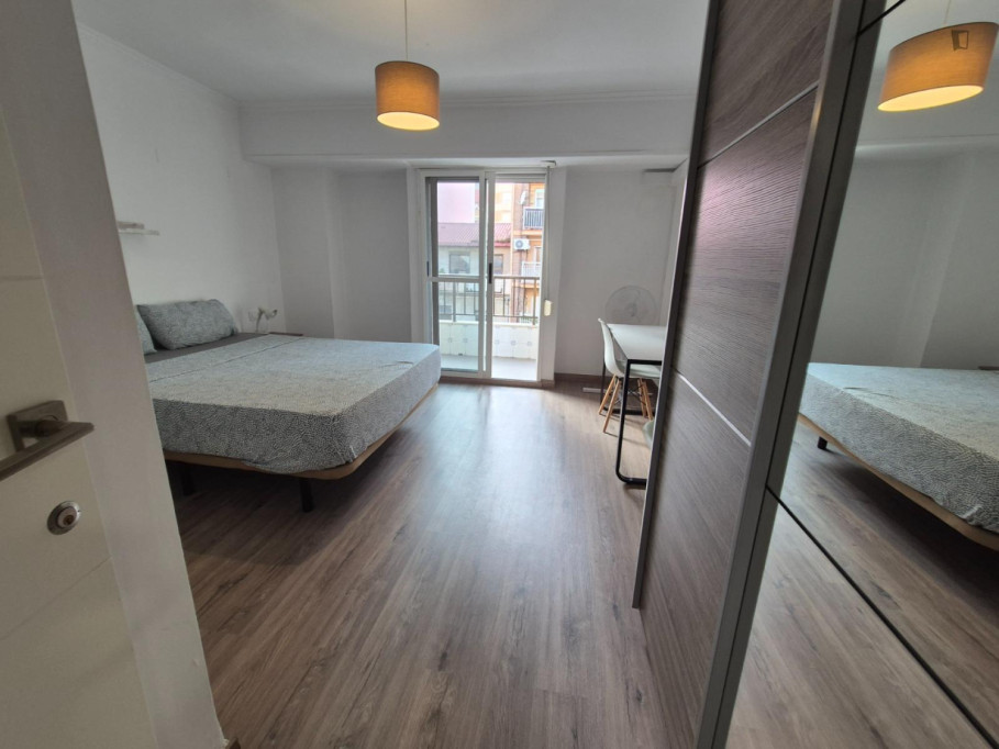 Excellent Double bedroom in 3-bedroom apartment - Valence - chambre - ImmoJeune
