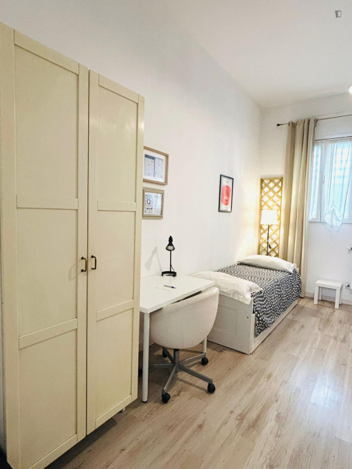 Multiple beds bedroom in 2-bedroom apartment - Milan - chambre - ImmoJeune