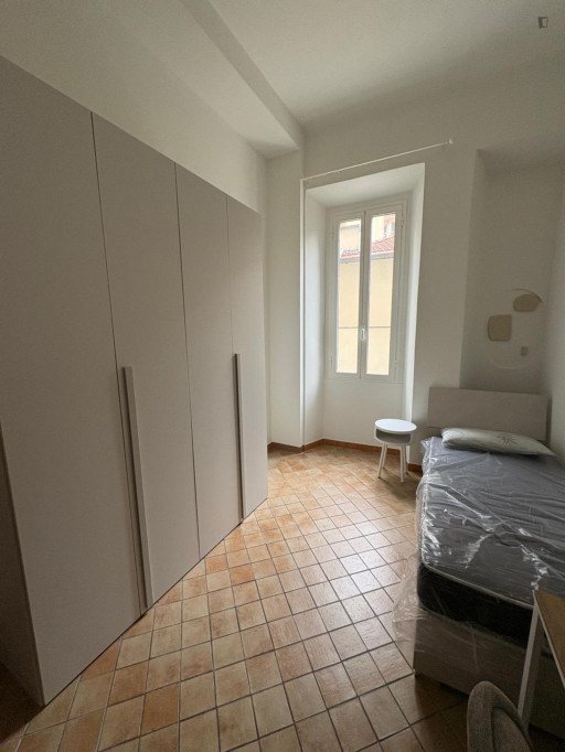 Single Bedroom in a 4-Bedroom Apartment in Milan - Milan - chambre - ImmoJeune