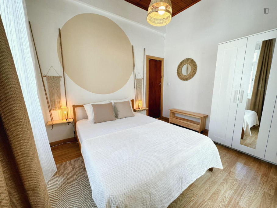 Double bedroom in 4-bedroom house 5 minutes from the Beach - Lisbonne - chambre - ImmoJeune