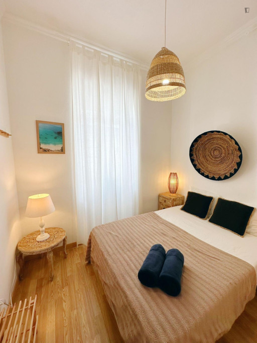 Double Bedroom, with a private bathroom, 5 minutes from the Beach - Lisbonne - chambre - ImmoJeune