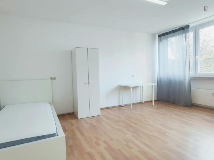 Pleasant single bedroom near Dortmund Stadthaus station - Dortmund - chambre - ImmoJeune