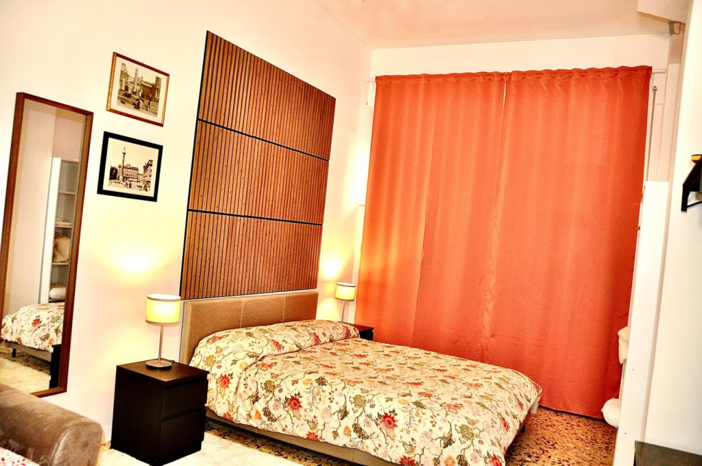 Spacious 2-bedroom apartment close metro - Rome - chambre - ImmoJeune