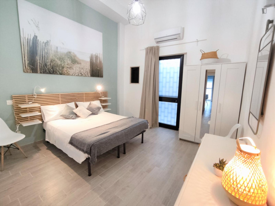 Comfortable 1-bedroom apartment in the Polyclinic and Russian Church area - Bari - chambre - ImmoJeune
