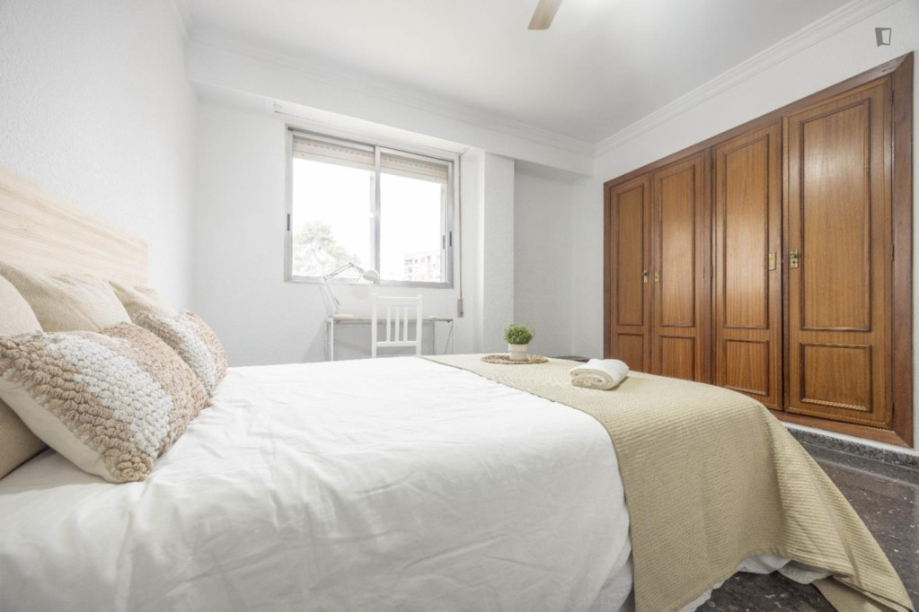 Pleasant double bedroom near the Jesús metro - Valence - chambre - ImmoJeune