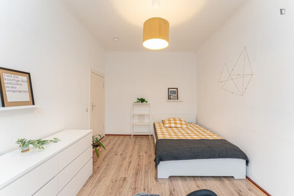 Cute bedroom in shared apartment in Niederschöneweide - Berlin - chambre - ImmoJeune