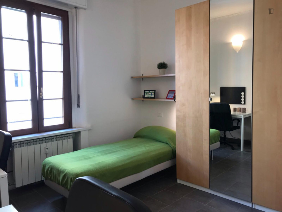 Bed in a welcoming twin bedroom, in Corvetto - Milan - chambre - ImmoJeune