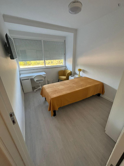 Excitement Single Bedroom close to Ameixoeira Metro - Lisbonne - chambre - ImmoJeune