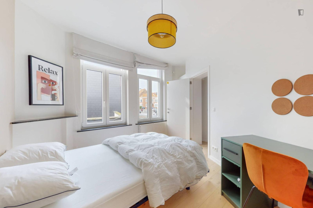 Lovely double bedroom near Hankar train station - Bruxelles - chambre - ImmoJeune