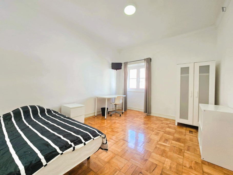 Pleasant single bedroom in Montes Claros - Coimbra - chambre - ImmoJeune