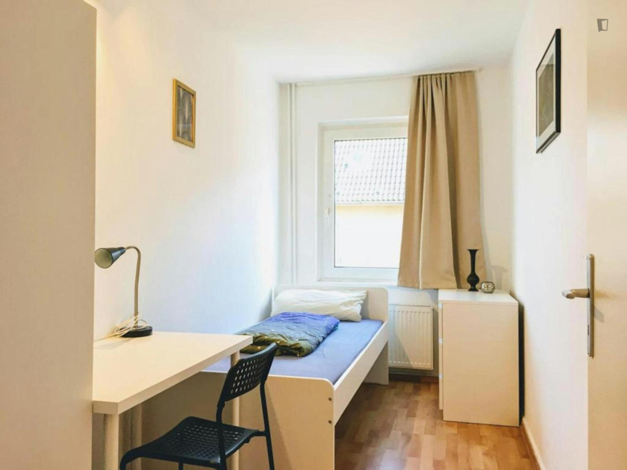 Very neat single bedroom near the Ostentor metro - Dortmund - chambre - ImmoJeune