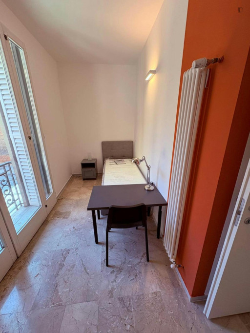 Bright single bedroom with balcony in central Bologna - Bologne - chambre - ImmoJeune