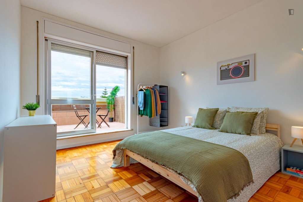 Ample double bedroom with a terrace,near the Casa da Música metro - Porto - chambre - ImmoJeune
