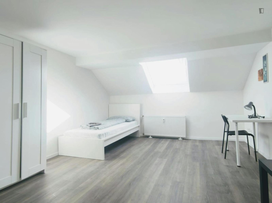 Ample single bedroom in the Hafen neighbourhood - Dortmund - chambre - ImmoJeune