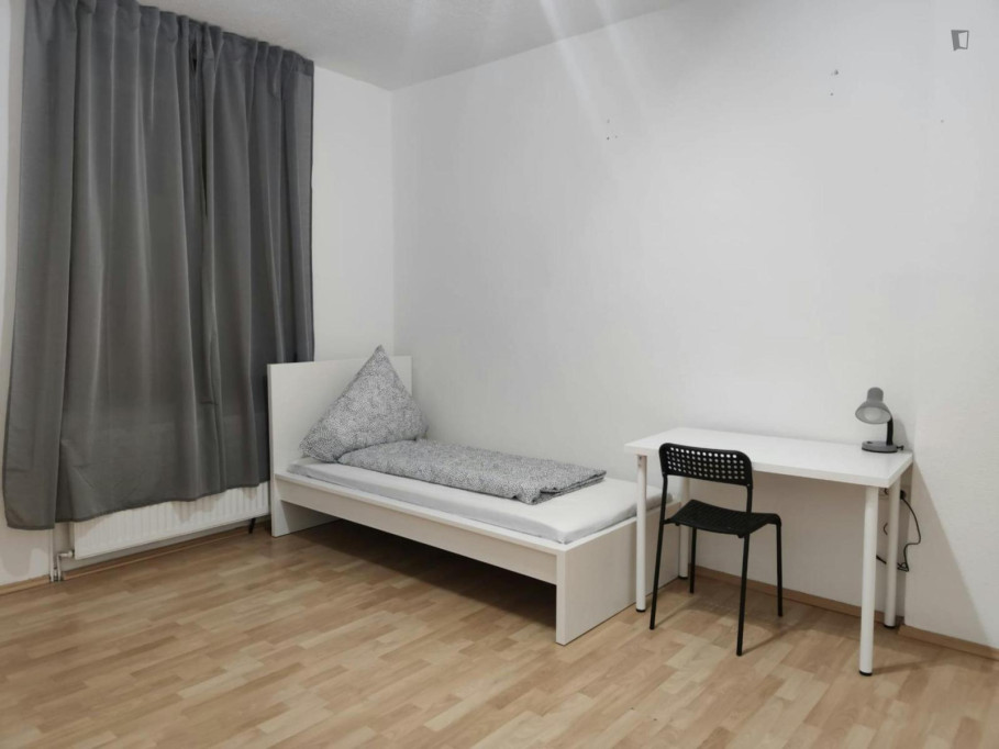 Neat single bedroom near the Heinrichstraße metro - Dortmund - chambre - ImmoJeune