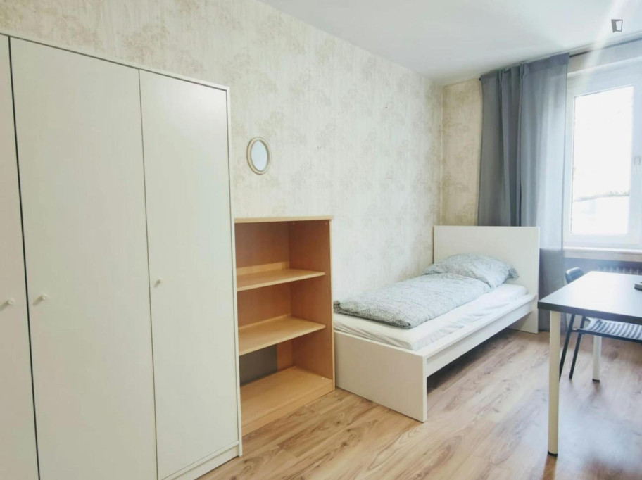 Lovely single bedroom near the Städtische Kliniken metro - Dortmund - chambre - ImmoJeune