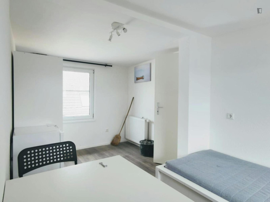 Welcoming single bedroom near Schützenstraße metro station - Dortmund - chambre - ImmoJeune