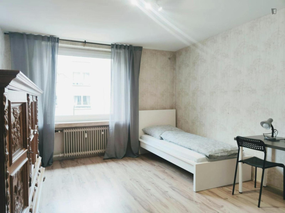 Cosy single bedroom in the Ruhrallee neighbourhood - Dortmund - chambre - ImmoJeune