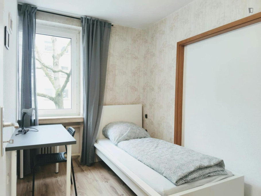 Neat single bedroom near the Saarlandstraße metro station - Dortmund - chambre - ImmoJeune