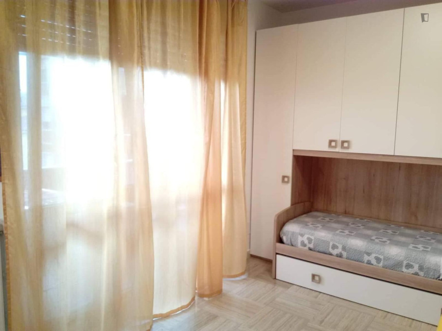 Cozy Single bedroom with balcony close to Campus Bovisa - Milan - chambre - ImmoJeune