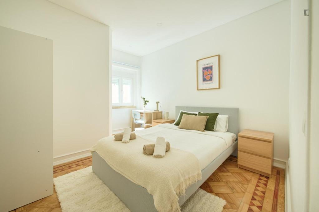 Admirable double bedroom in Anjos - Lisbonne - chambre - ImmoJeune