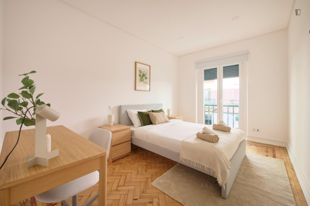 Very cool double ensuite bedroom in Anjos - Lisbonne - chambre - ImmoJeune