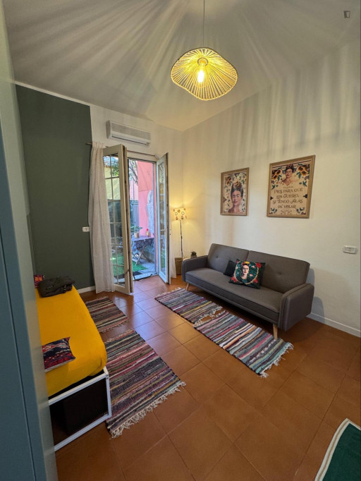 Comfortable one-bedroom apartment with garden, well connected to the center - Bologne - chambre - ImmoJeune