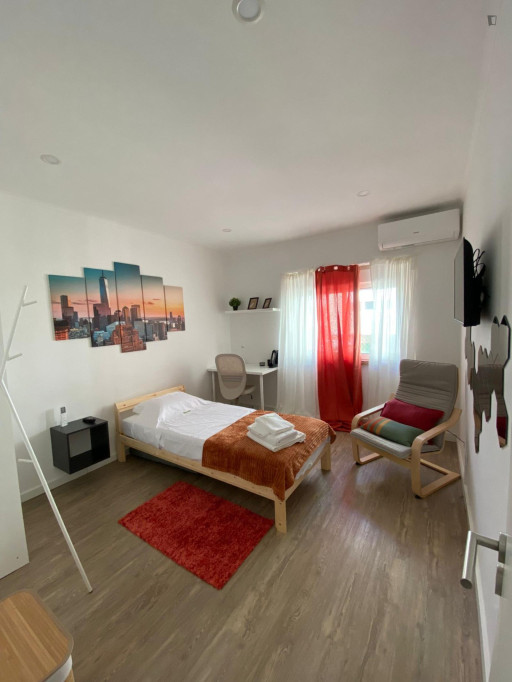 Great bedroom in Cova da Piedade, Almada - Lisbonne - chambre - ImmoJeune