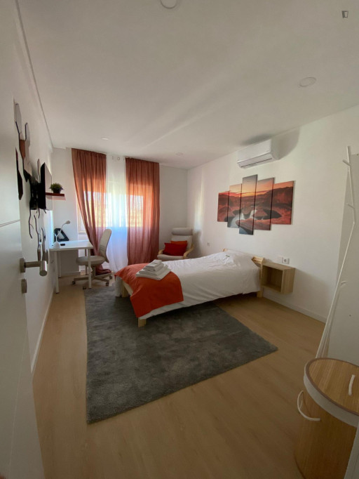 Sunny bedroom in Almada - Lisbonne - chambre - ImmoJeune