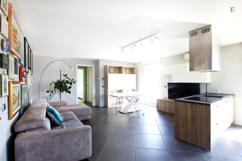 Elegant 1-bedroom apartment with spacious outdoor area and hot tub ideal for Bocconi students - Milan - chambre - ImmoJeune