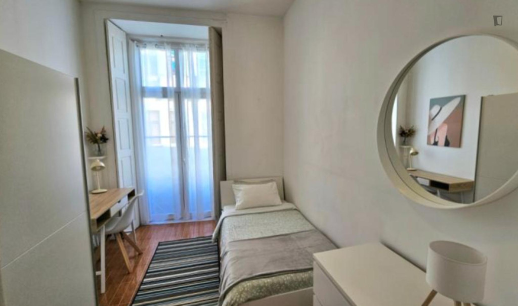 Charming Single Bedroom near Lapa Metro Station - Porto - chambre - ImmoJeune