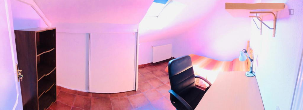 Cozy single bedroom 5' walking from UAX (Universidad Alfonso X El Sabio) - Madrid - chambre - ImmoJeune