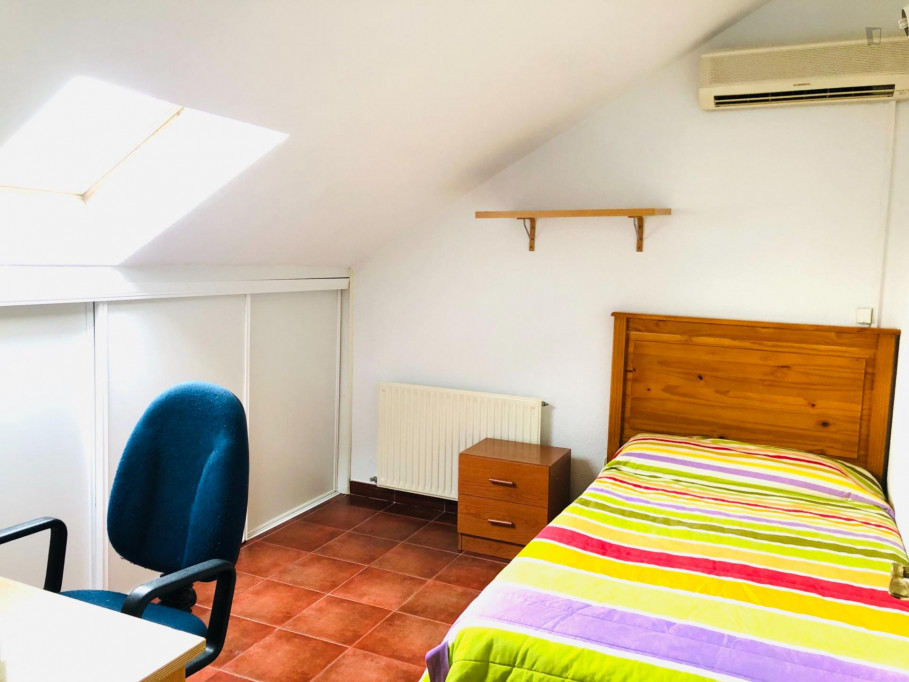 Amazing single bedroom 5' walking from UAX (Universidad Alfonso X El Sabio) - Madrid - chambre - ImmoJeune