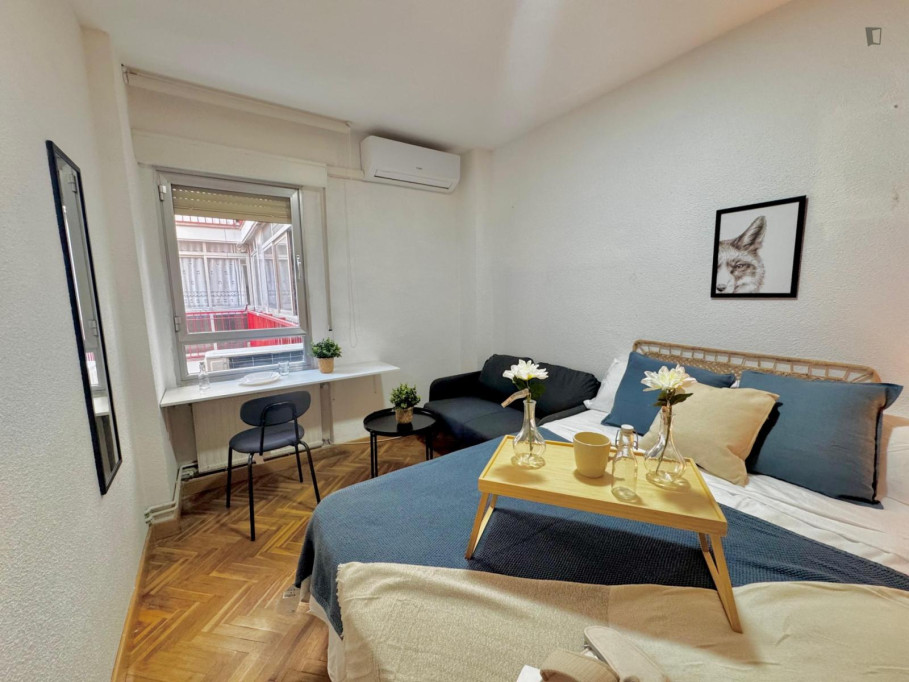 Pleasant double bedroom in residential Canillejas - Madrid - chambre - ImmoJeune