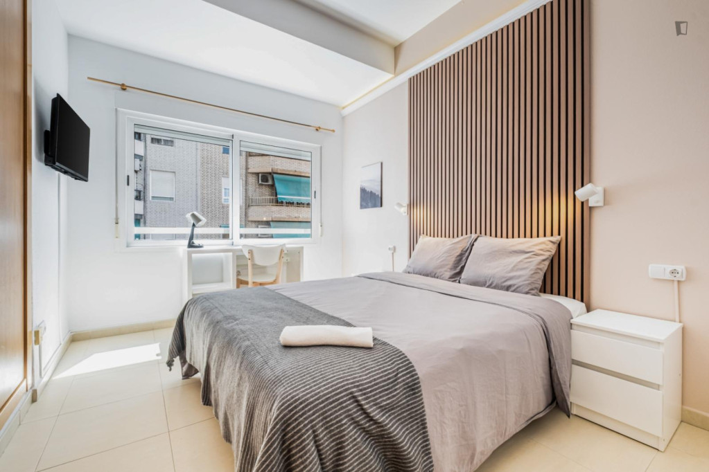 Lovely double bedroom in the centre of Alicante - Alicante - chambre - ImmoJeune