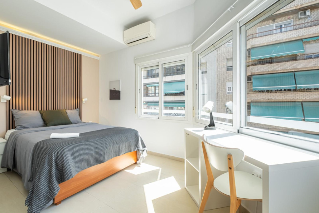Bright double bedroom in the centre of Alicante - Alicante - chambre - ImmoJeune