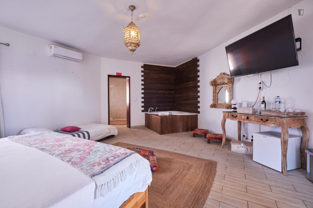 Fantastic ensuite bedroom in Santa Comba Dão - Viseu - chambre - ImmoJeune