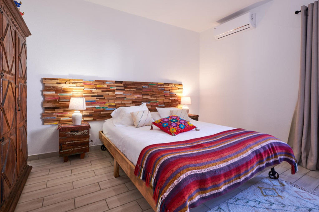 Bright ensuite in a 16-bedroom house - Viseu - chambre - ImmoJeune