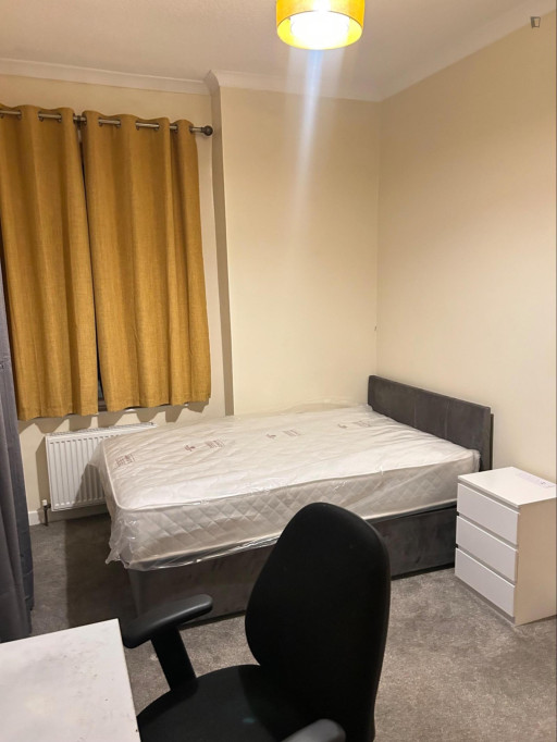 Captivating Single Bedroom close to Nexus Institute of Creative Arts - Coventry - chambre - ImmoJeune
